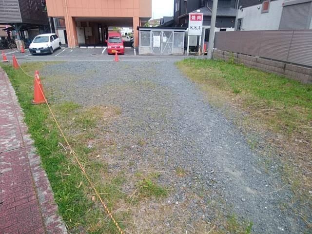 新倉敷駅まで徒歩２分の駅近物件！ 【1,686万円】売地／倉敷市　玉島爪崎417-1 新倉敷駅まで徒歩２分(130m)の駅近物件。大きい動労に面した交通アクセス便利角地。